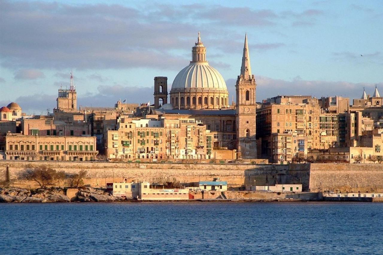 Spacious Apartment Steps To The Promenade Sliema Exterior photo