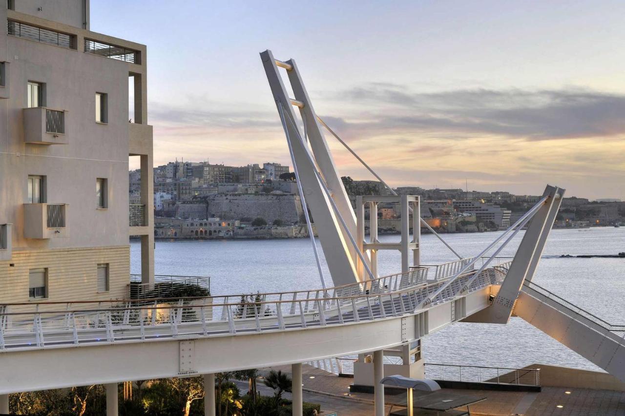 Spacious Apartment Steps To The Promenade Sliema Exterior photo